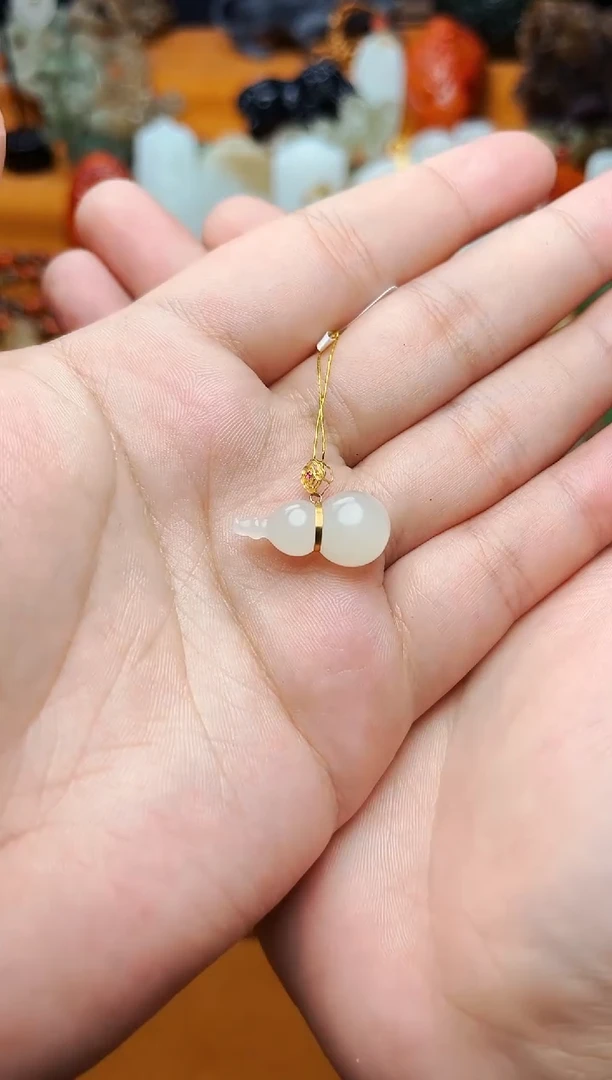 【闪购商品】和田玉颈饰18K金镶嵌葫芦