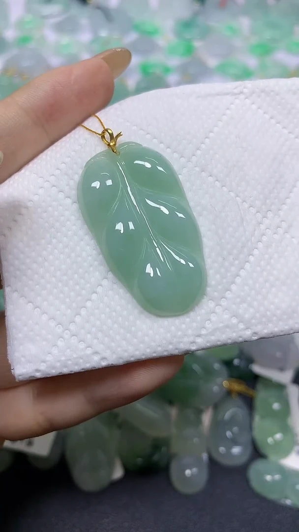 颈饰18K金镶嵌翡翠A货