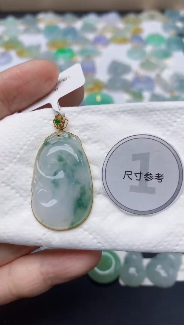 翡翠18K金镶嵌颈饰天然缅甸A货翡翠