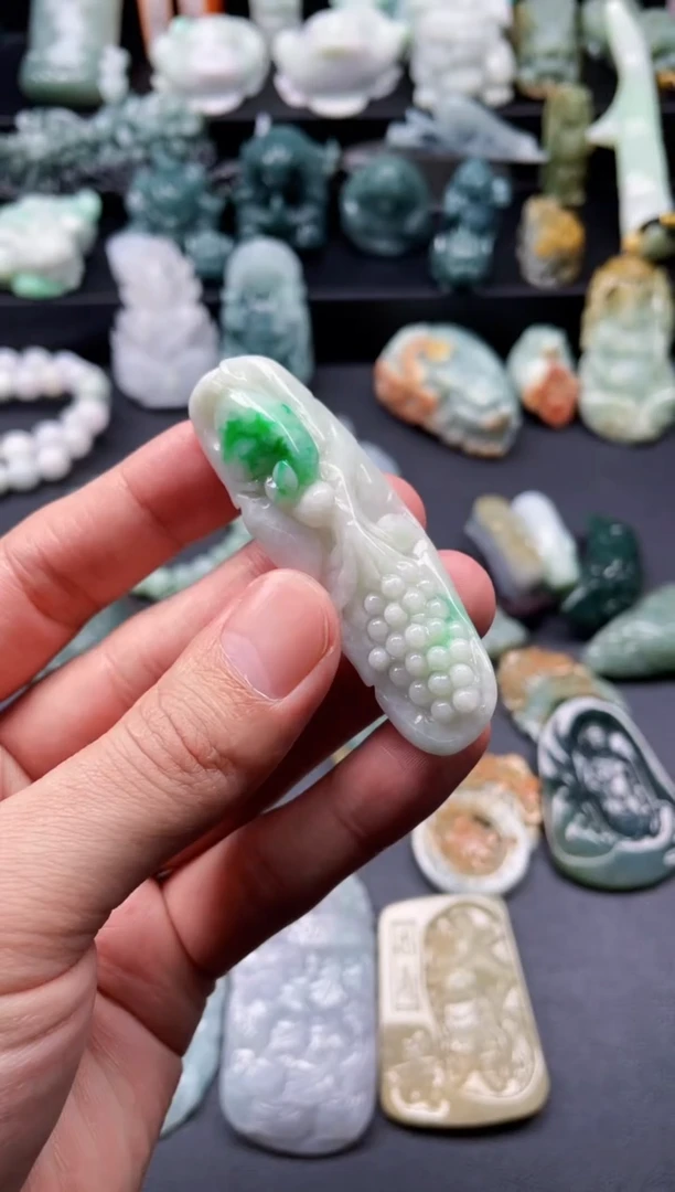 颈饰未镶嵌翡翠2  天然翡翠a货  玉兰花