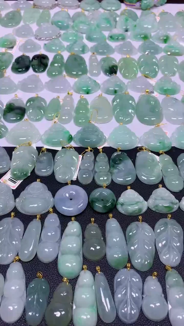 颈饰18K金镶嵌翡翠天然翡翠A货