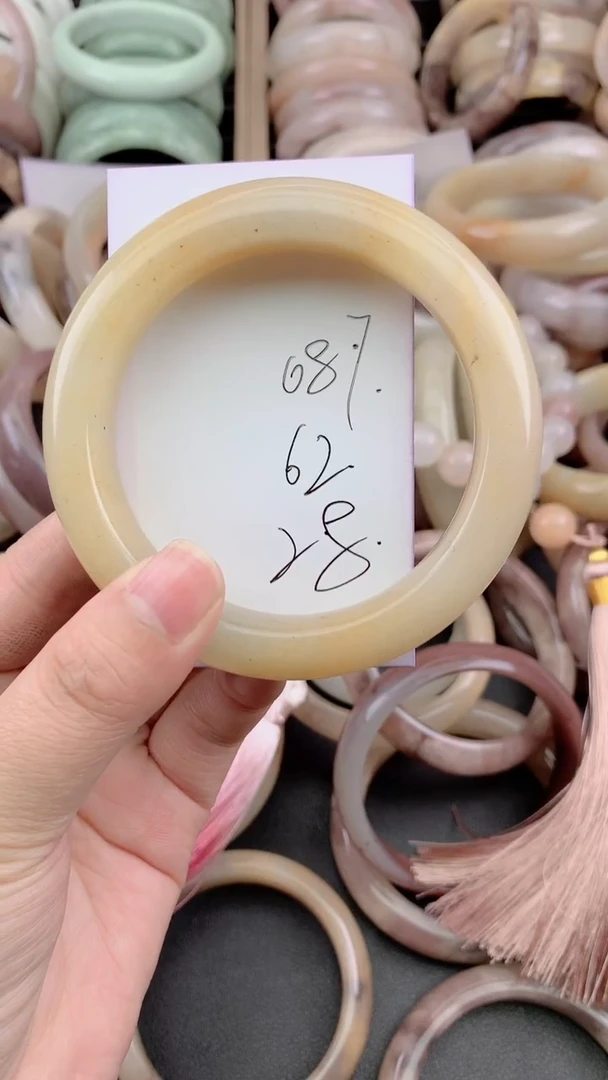 未镶嵌手镯石英质玉087