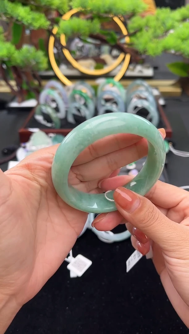 未镶嵌手镯翡翠手镯