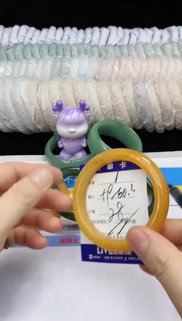 未镶嵌手镯石英质玉1