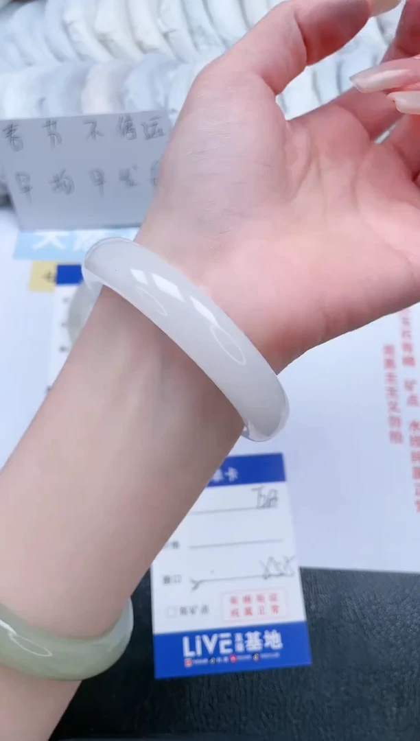 【闪购商品】石英质玉手镯未镶嵌T263-55.5