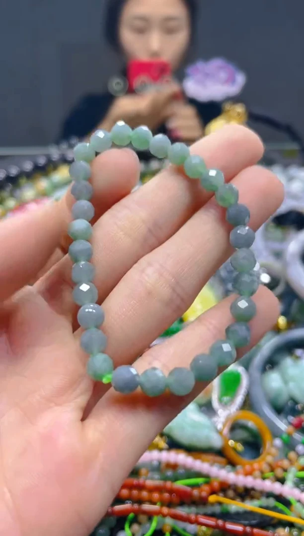 颈饰未镶嵌翡翠5MM/Q/翡翠A货，一件也是批发价