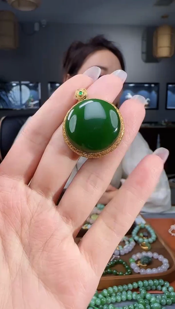 吊坠(不含链)18K金镶嵌和田玉猫*?1