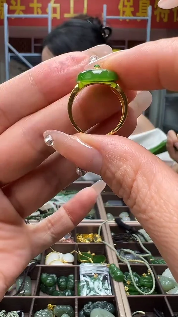 颈饰18K金镶嵌和田玉(多样性发货.发其一）10.5.74