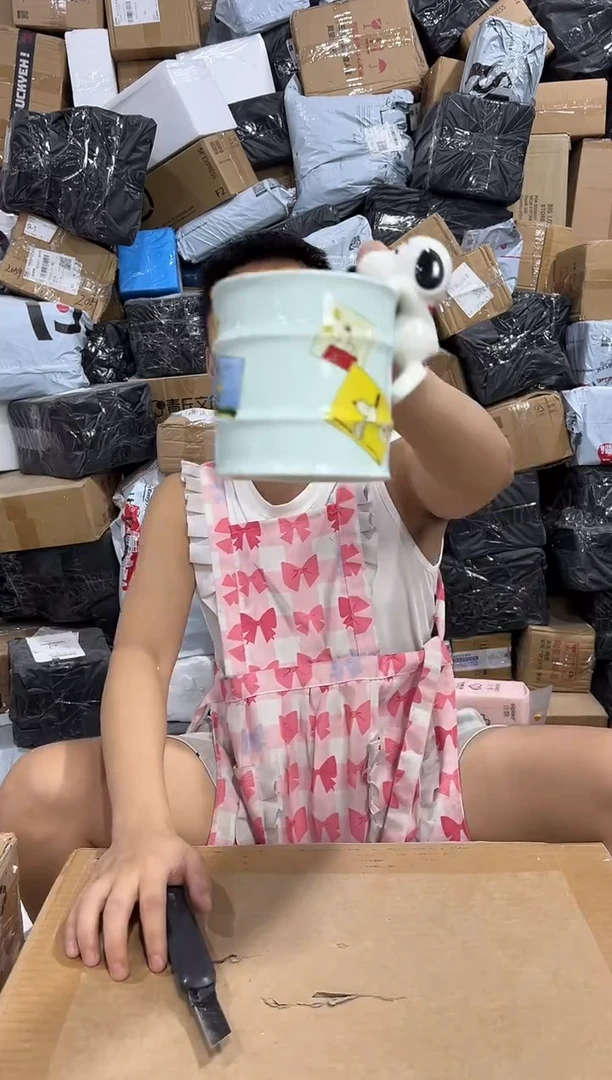 瓷片史努比油桶笔筒