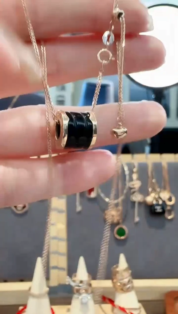 18K金镶嵌定制玛瑙18K金路路通吊坠不含链