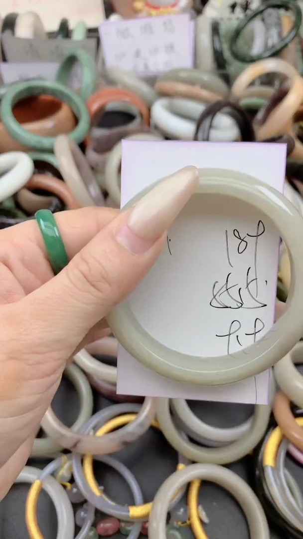 未镶嵌手镯石英质玉189