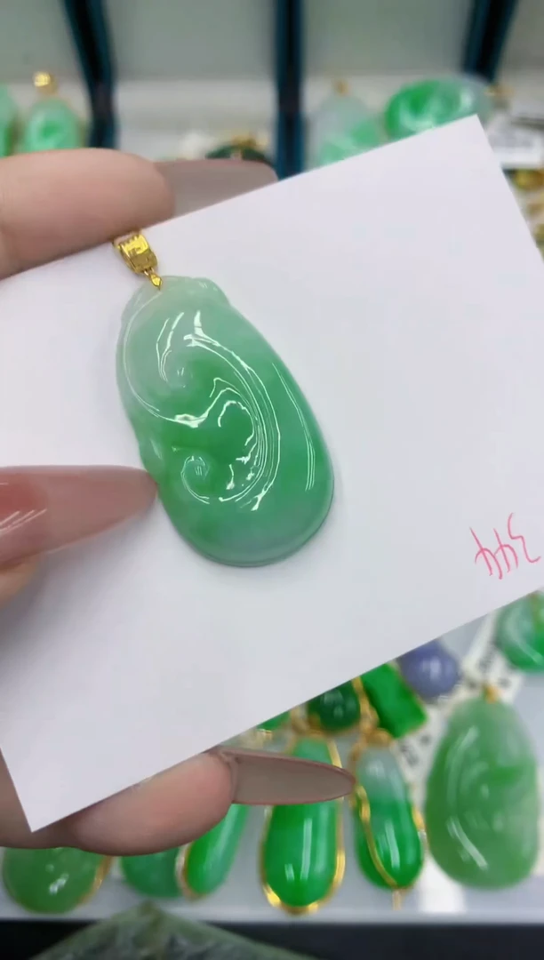 颈饰18K金镶嵌翡翠111111