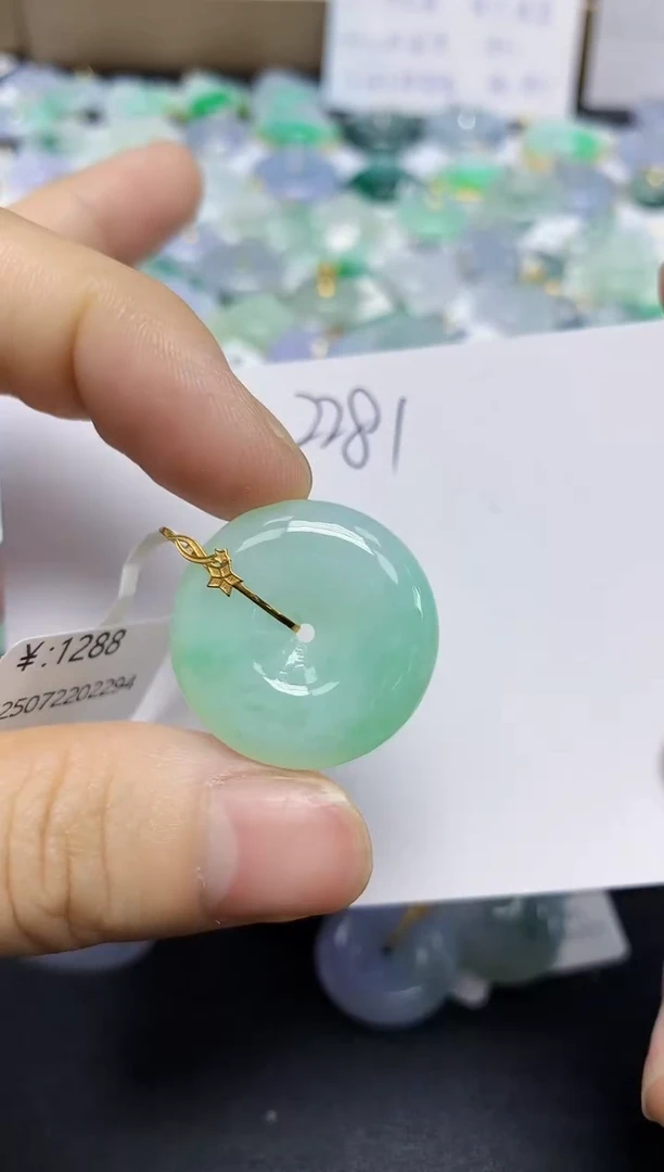 翡翠18K金镶嵌颈饰天然缅甸翡翠A货