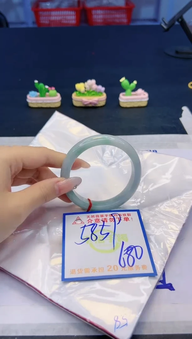【闪购商品】翡翠手镯未镶嵌，质检证书图片色彩偏黑白