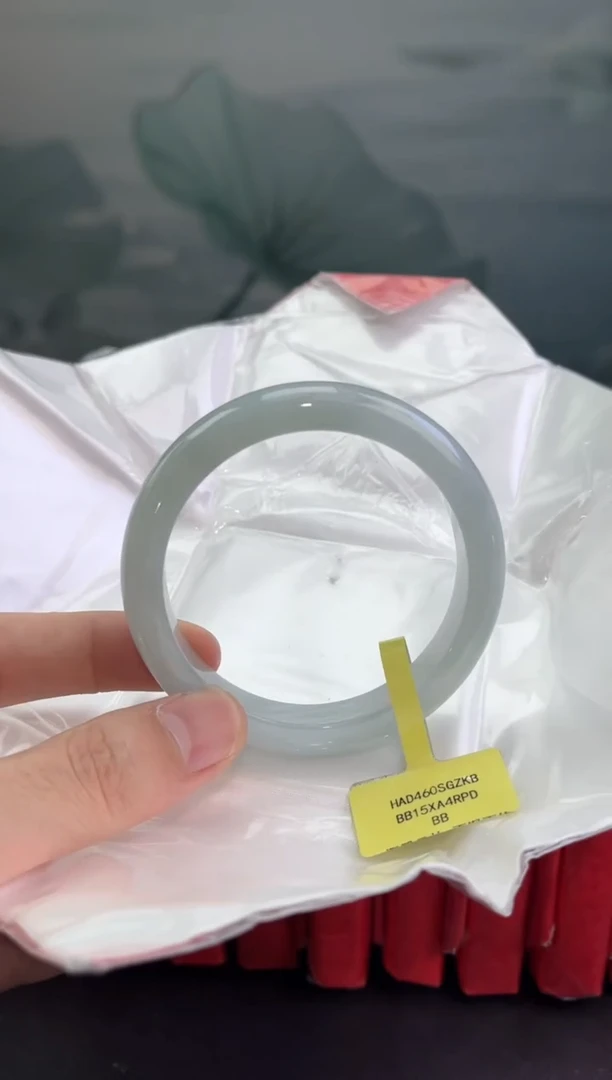 翡翠手镯未镶嵌翡翠手镯