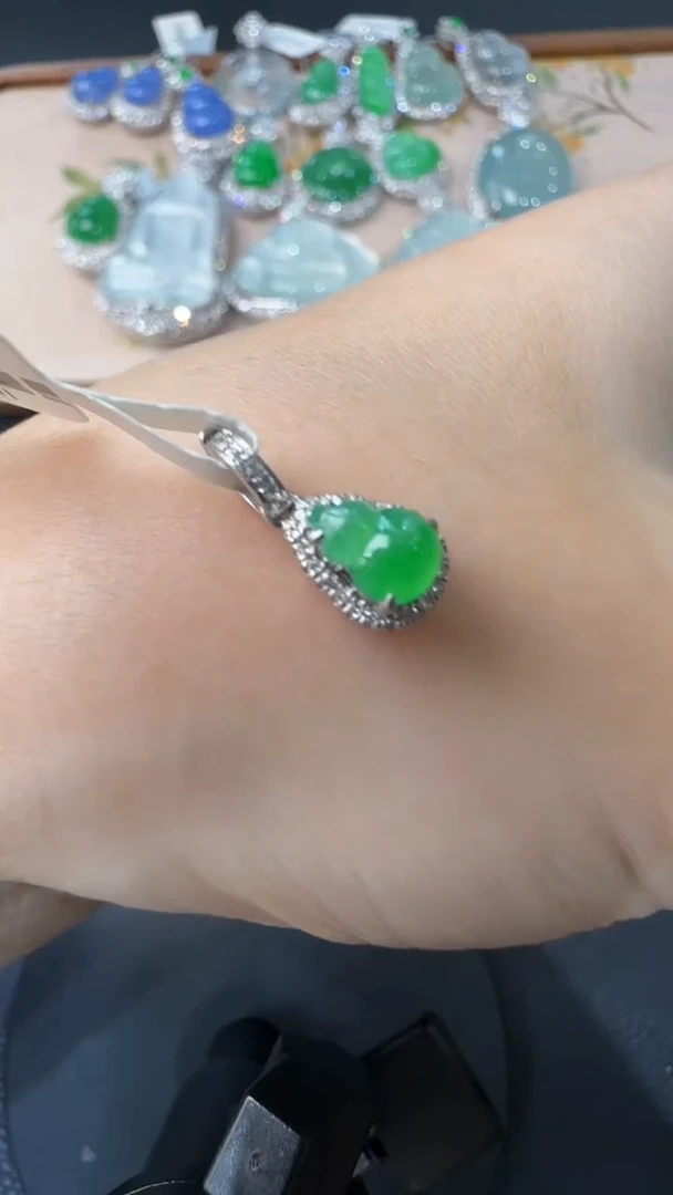 【闪购商品】翡翠吊坠(不含链)18K金镶嵌7