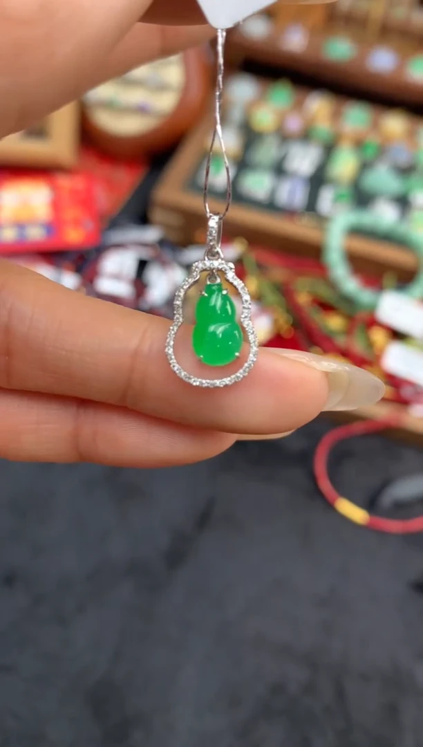 【闪购商品】翡翠颈饰18K金镶嵌葫芦