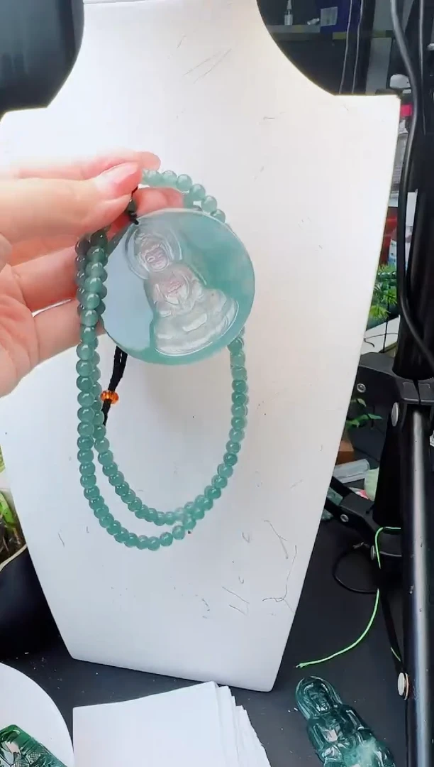 翡翠未镶嵌颈饰多样性发货其中一件