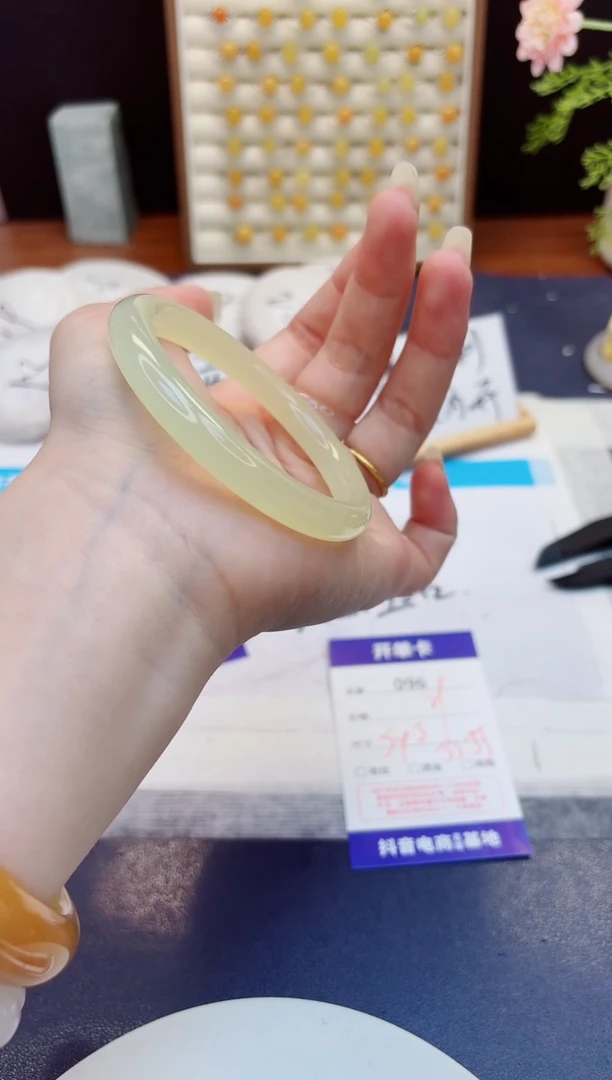 未镶嵌手镯石英质玉96-美人条晴水-圈口54