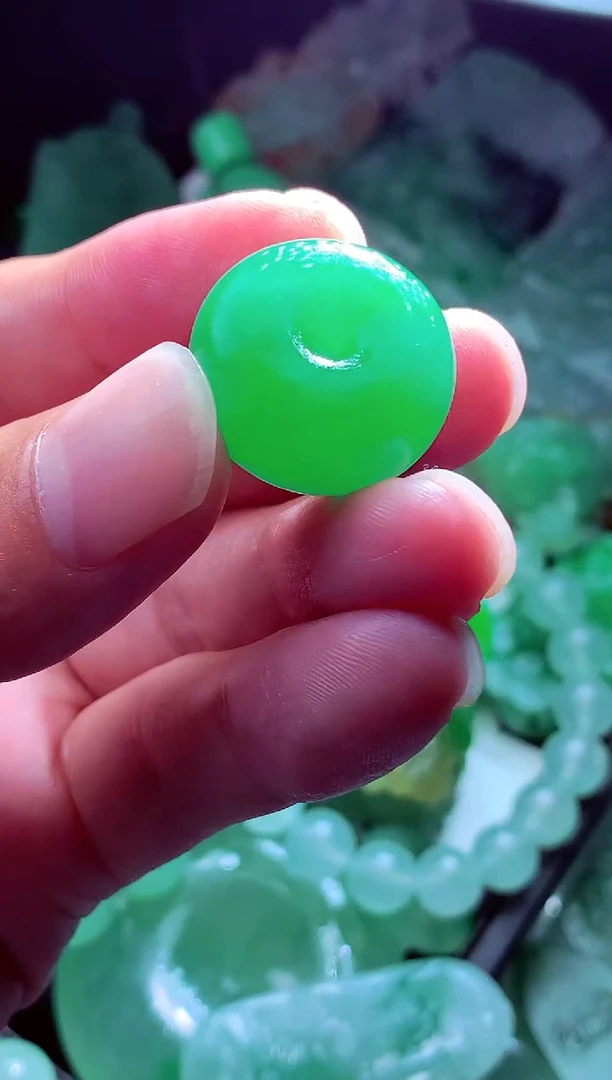 未镶嵌定制翡翠黎**?翡翠毛货定制
