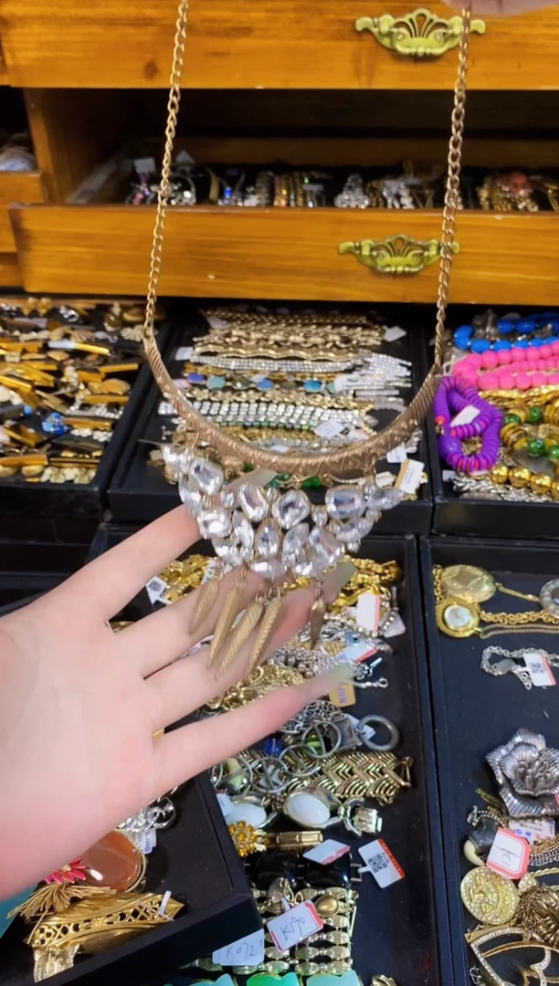 瓷片楚楚中古珠宝甄选不退换