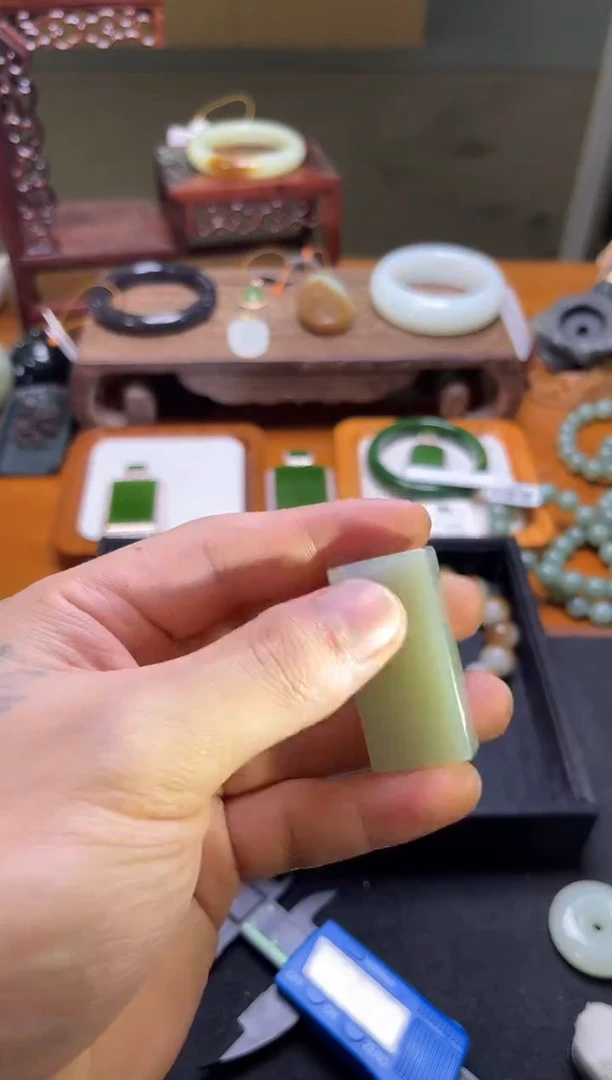 吊坠(不含链)未镶嵌和田玉且末青白 无事牌 13