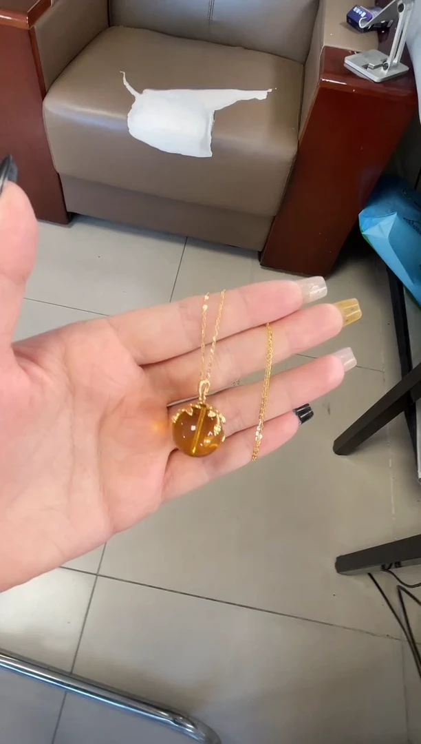 v***y，柠檬黄设计师款
