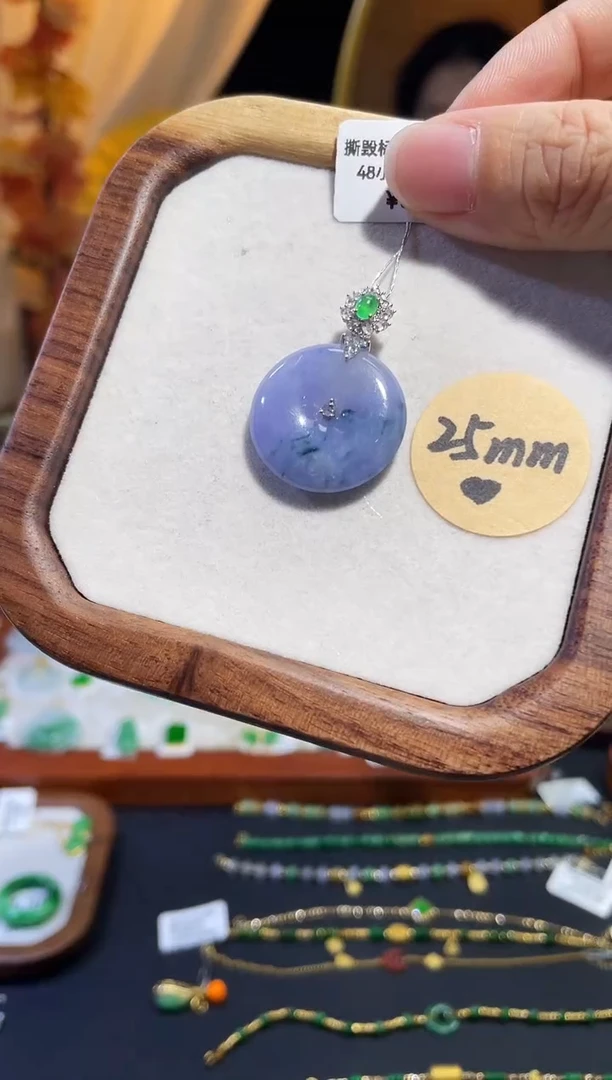 颈饰18K金镶嵌翡翠平安扣