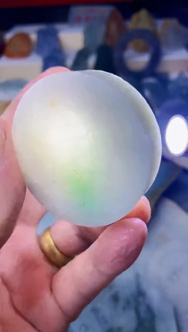 翡翠未镶嵌颈饰料子