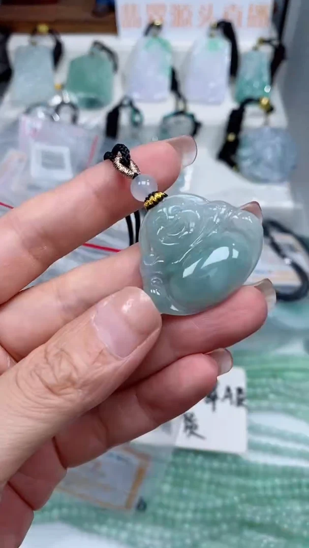 颈饰未镶嵌翡翠吊坠