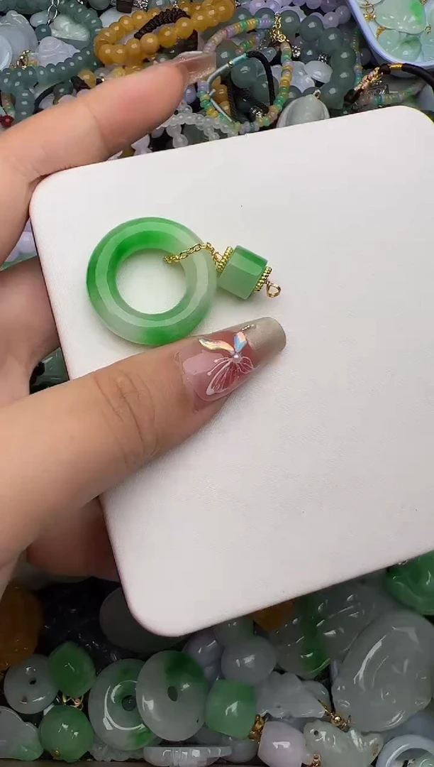 翡翠未镶嵌颈饰天然缅甸翡翠吊坠