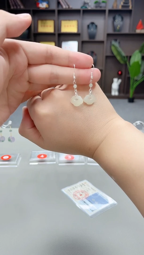 未镶嵌和田玉耳饰和田玉祥云