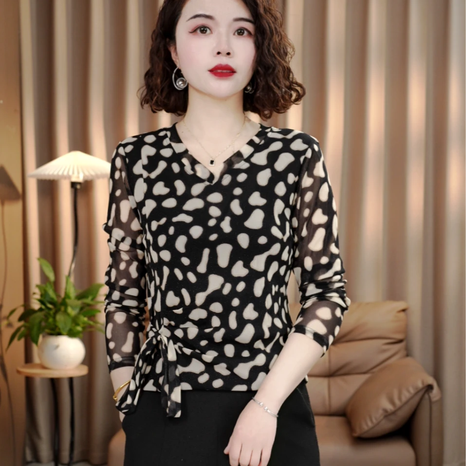 秋季新款时尚V领印花百搭显瘦女装气质上衣打底衫