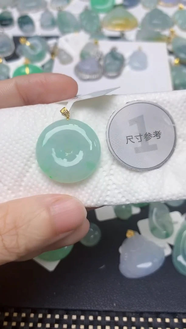 翡翠18K金镶嵌颈饰天然缅甸A货翡翠
