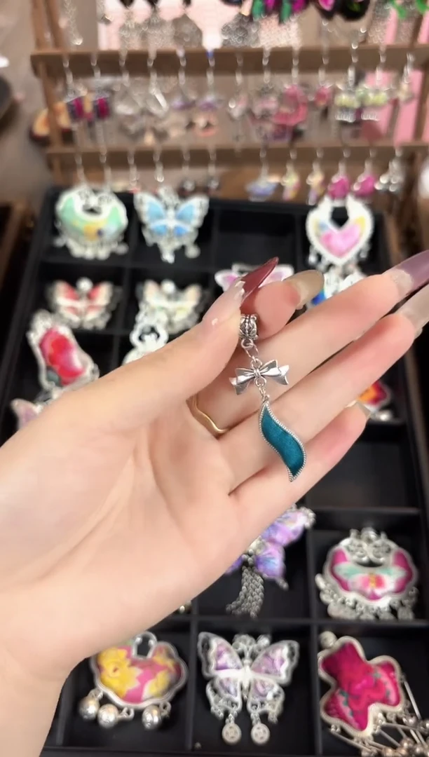 织绣彩云南阁非遗老绣饰品019