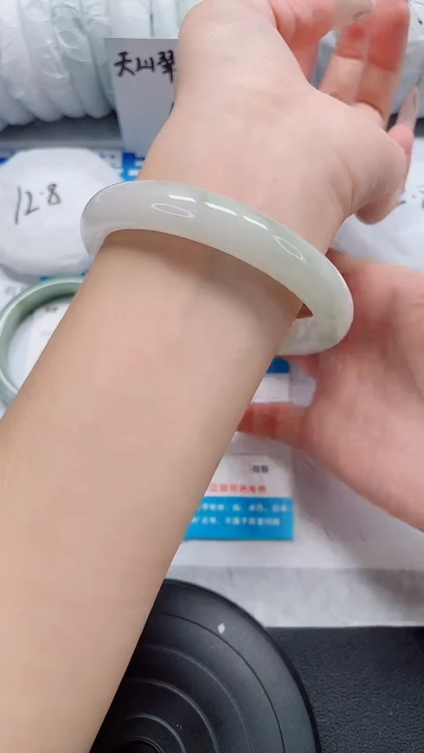 未镶嵌手镯石英质玉136-62/63