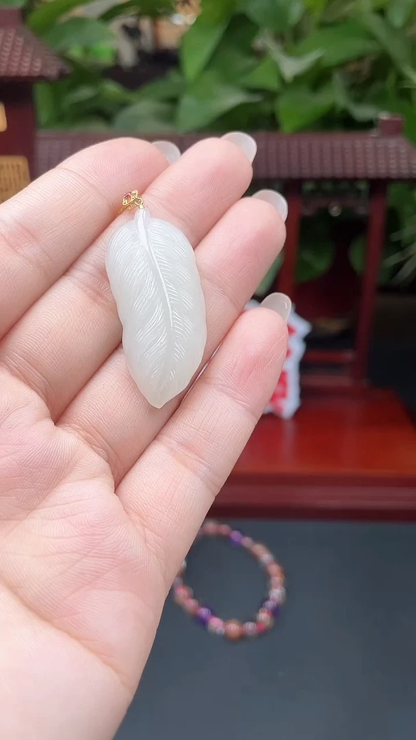 颈饰18K金镶嵌和田玉吊坠GE79 多样性发其一