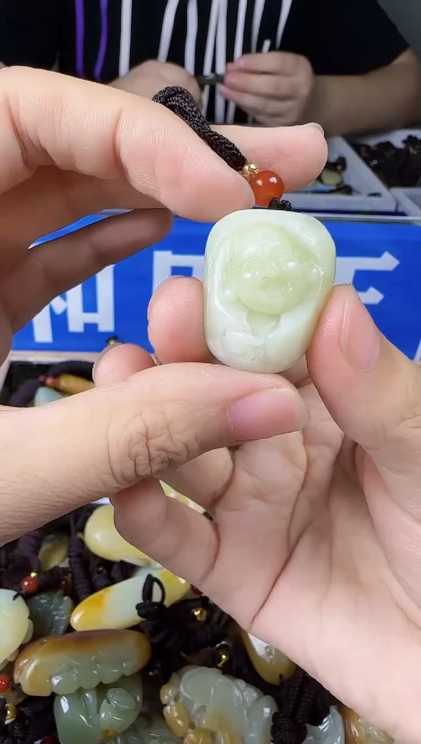 和田玉未镶嵌颈饰1