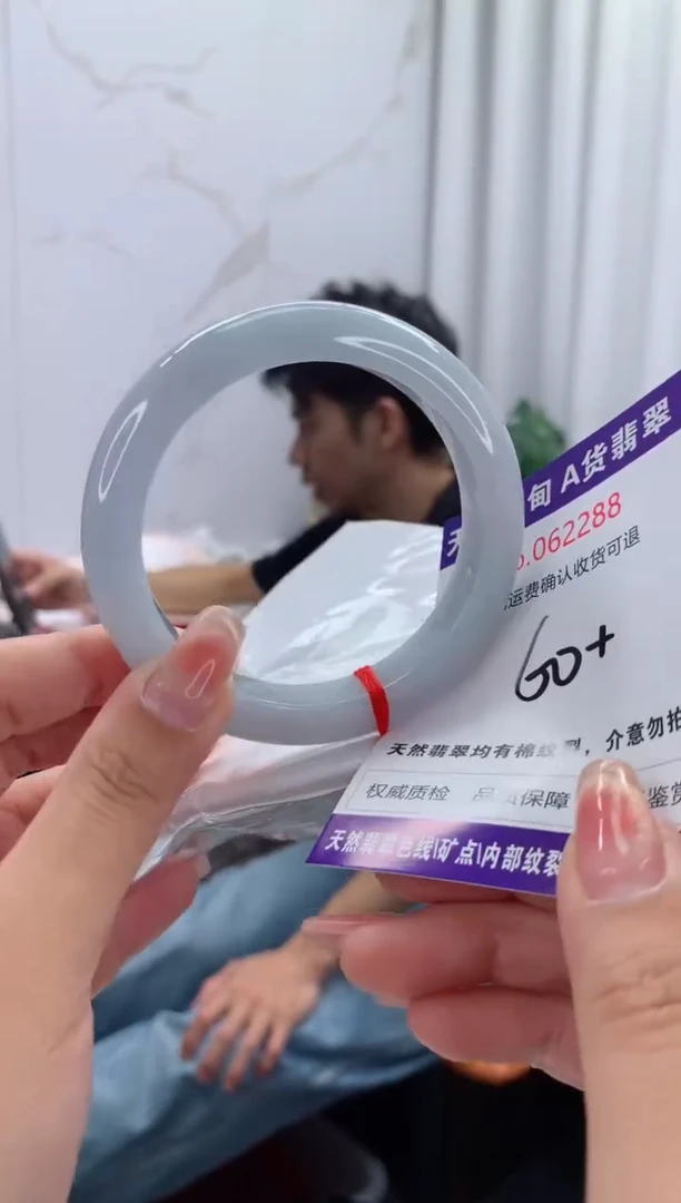 翡翠手镯未镶嵌有纹，完美者勿拍