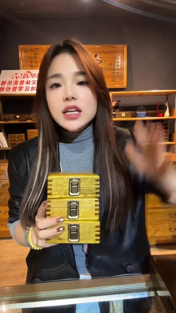 木金丝楠木制品厚款烟盒一个
