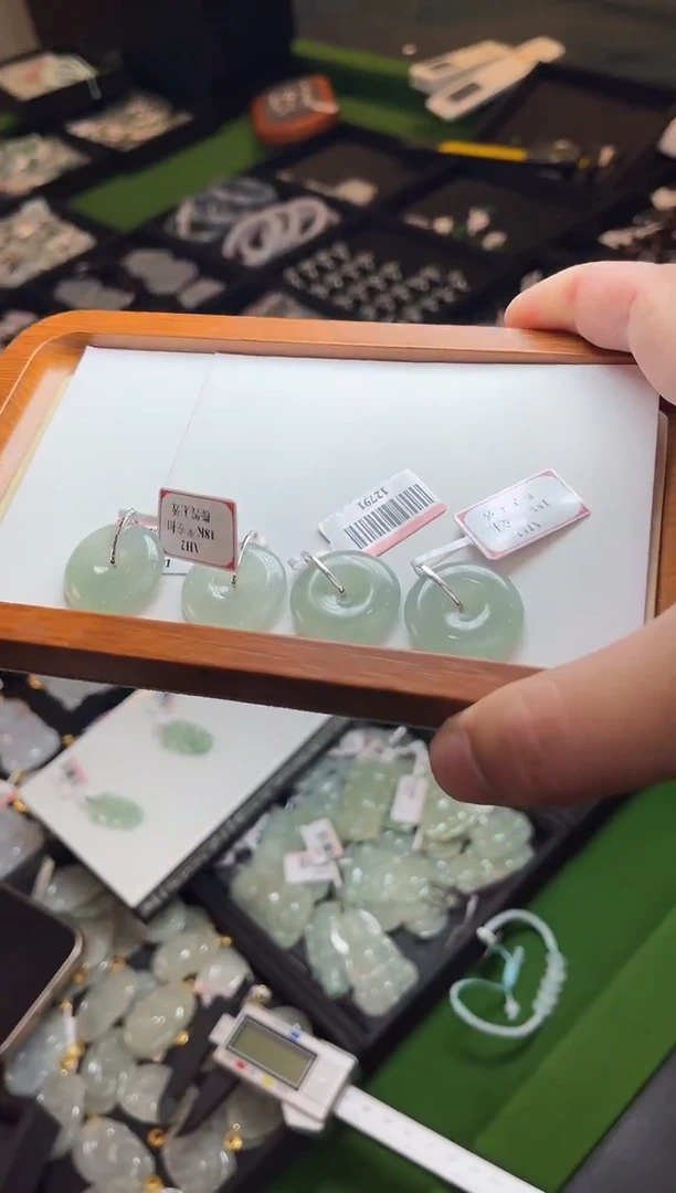 颈饰18K金镶嵌翡翠12791/多样性发一个