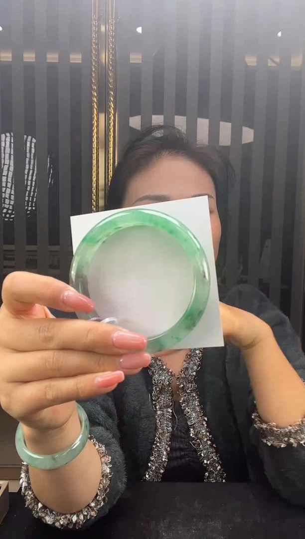 未镶嵌手镯石英质玉（非洲翠）1