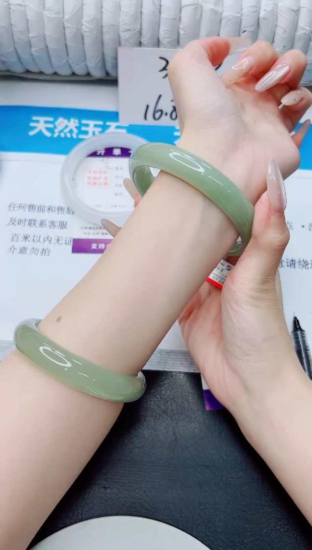 石英质玉手镯未镶嵌215/60.3