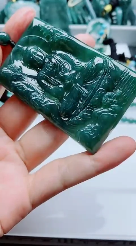 颈饰未镶嵌翡翠