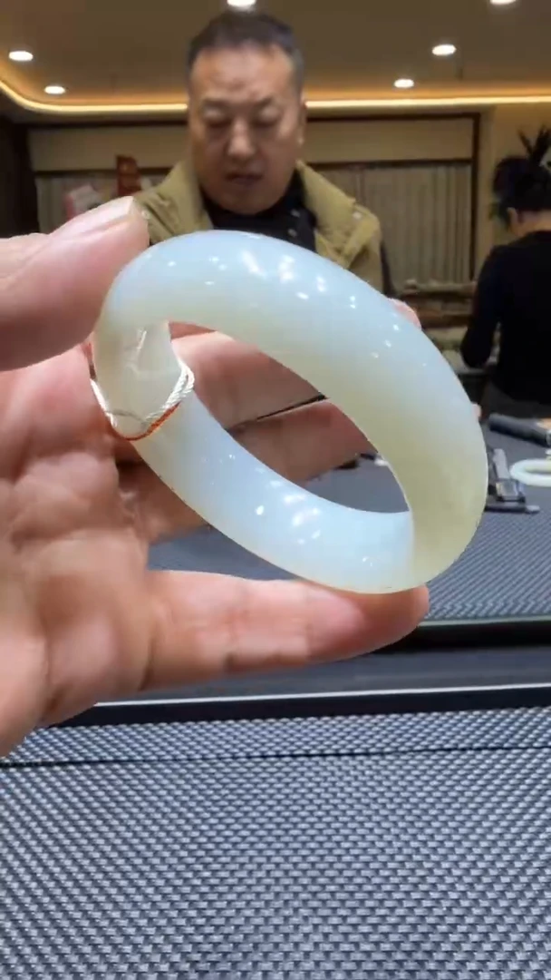 颈饰未镶嵌和田玉手镯60