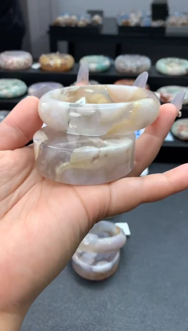 未镶嵌手镯石英质玉（52-53圈口）赠送镯心 无证书