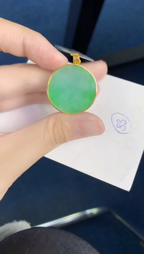 翡翠18K金镶嵌颈饰天然翡翠緬甸A貨