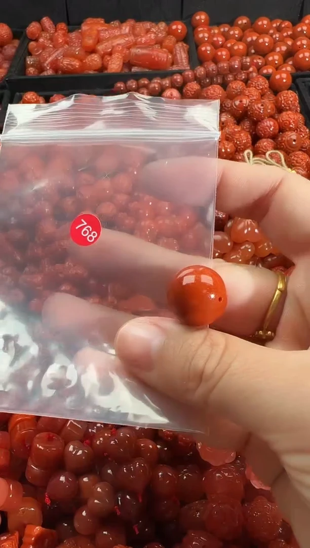 颈饰未镶嵌南红玛瑙1