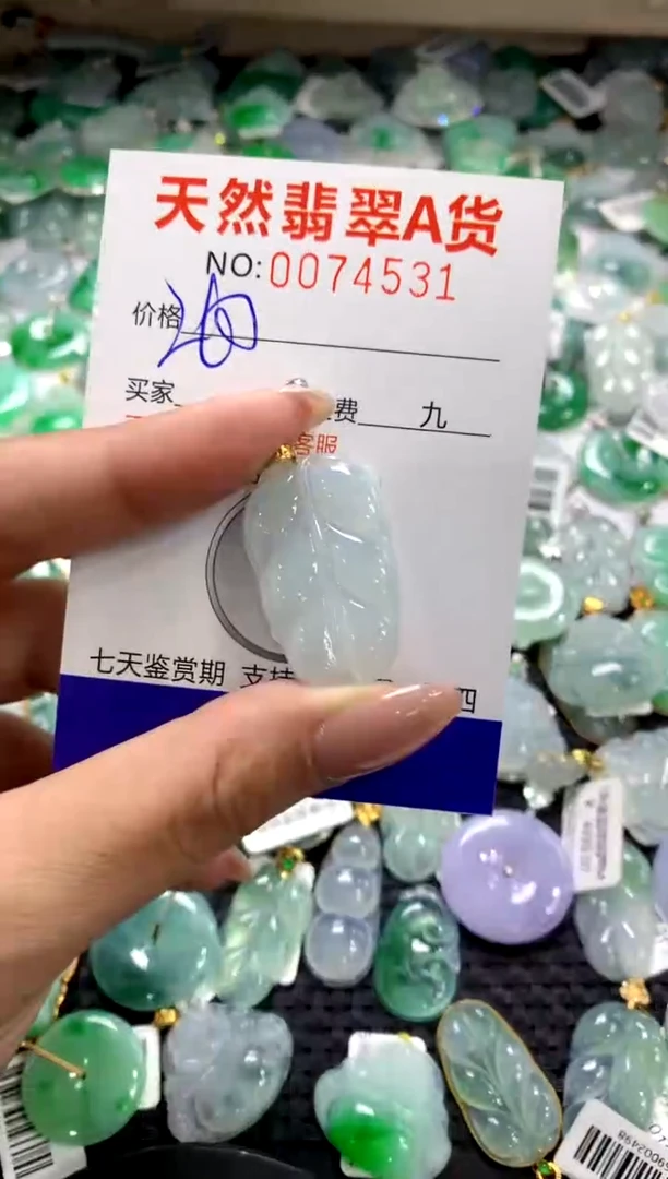 颈饰18K金镶嵌翡翠1