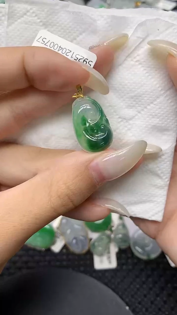 颈饰18K金镶嵌翡翠11111111111